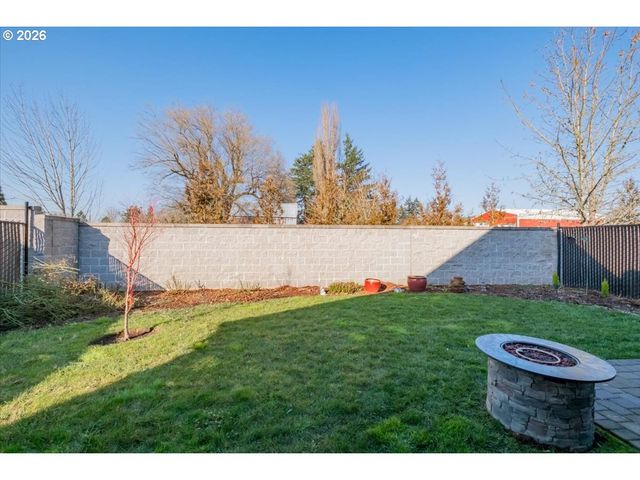 2046 Se ACADEMY St, Dallas, OR 97338