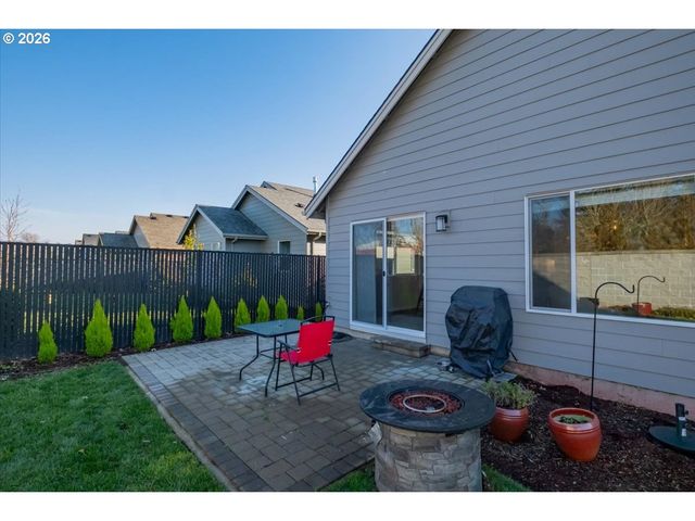 2046 Se ACADEMY St, Dallas, OR 97338