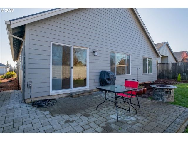 2046 Se ACADEMY St, Dallas, OR 97338