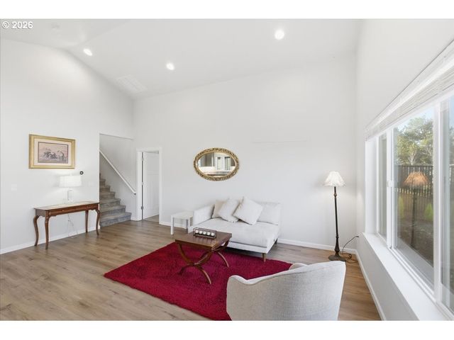 2046 Se ACADEMY St, Dallas, OR 97338