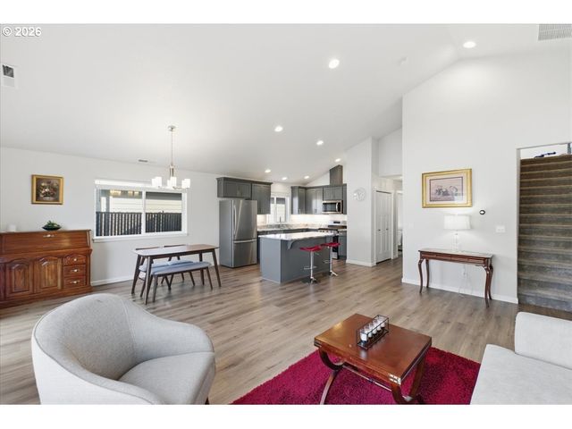 2046 Se ACADEMY St, Dallas, OR 97338