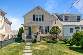 45 Cedar Avenue, Portsmouth, RI 02871