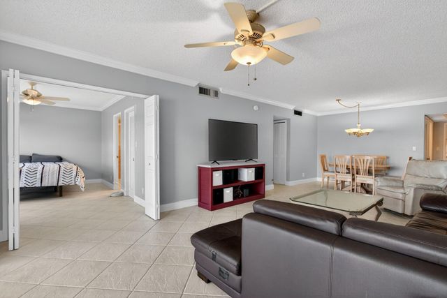 2801 N Palm Aire Drive 203, Pompano Beach, FL 33069