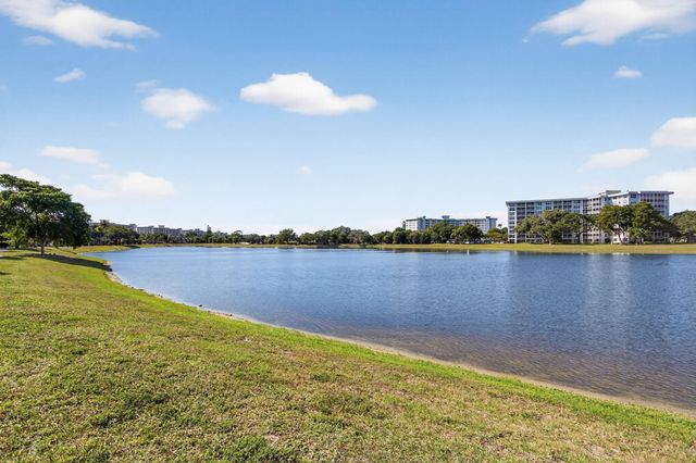2801 N Palm Aire Drive 203, Pompano Beach, FL 33069