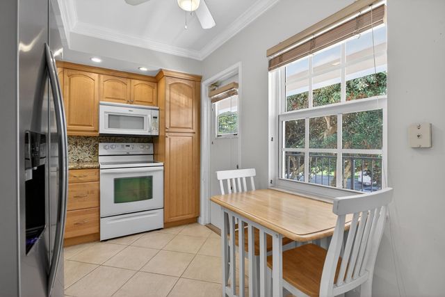 2801 N Palm Aire Drive 203, Pompano Beach, FL 33069