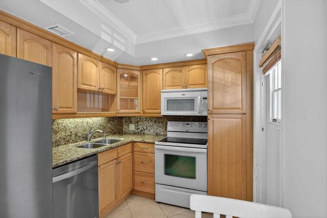 2801 N Palm Aire Drive 203, Pompano Beach, FL 33069