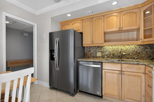 2801 N Palm Aire Drive 203, Pompano Beach, FL 33069