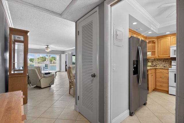 2801 N Palm Aire Drive 203, Pompano Beach, FL 33069