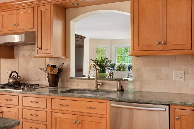419 Nayatt Road, Barrington, RI 02806