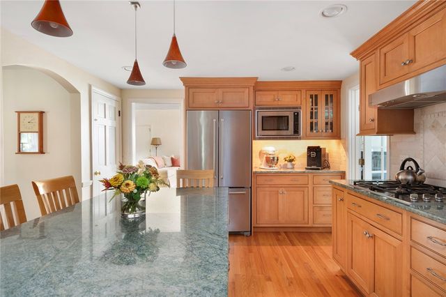419 Nayatt Road, Barrington, RI 02806