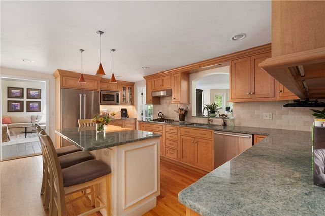 419 Nayatt Road, Barrington, RI 02806