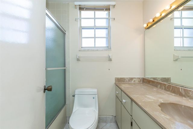 4281 W 10th Ct, Hialeah, FL 33012