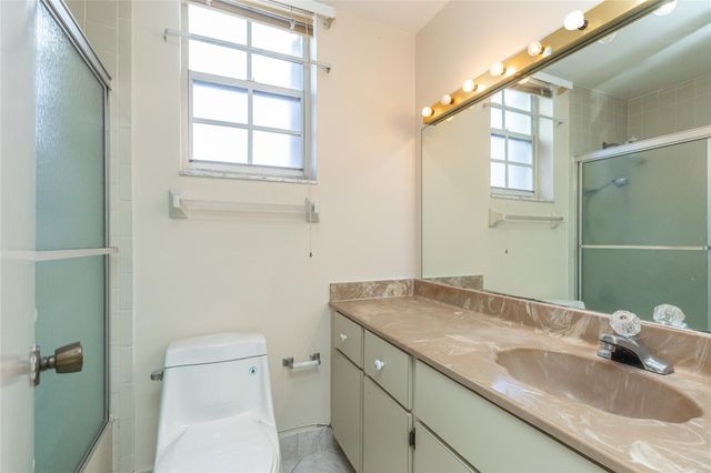 4281 W 10th Ct, Hialeah, FL 33012