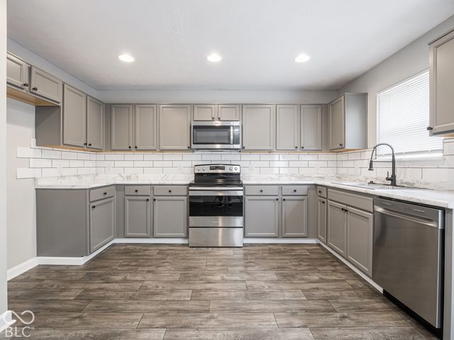 8066 Loveridge Drive, Indianapolis, IN 46268