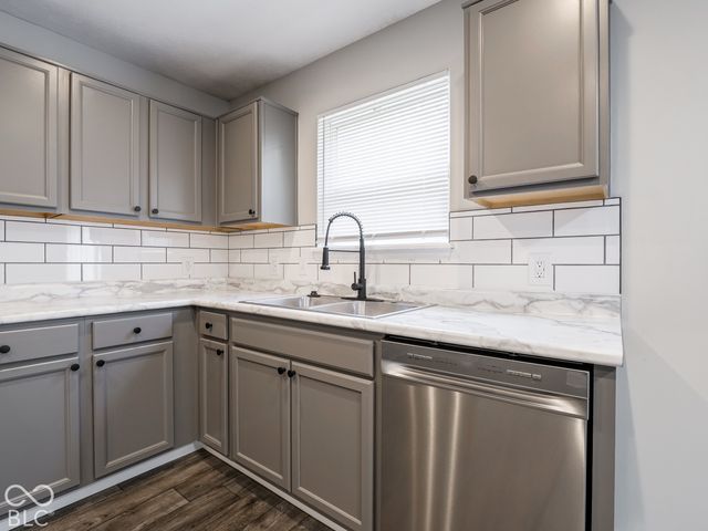 8066 Loveridge Drive, Indianapolis, IN 46268