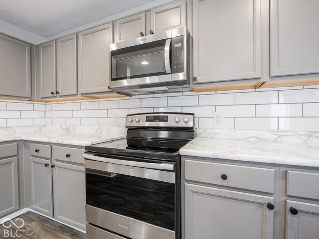 8066 Loveridge Drive, Indianapolis, IN 46268