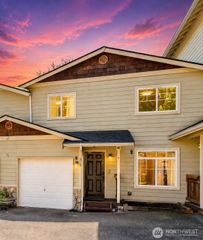 313 10th st #2B, Snohomish, WA 98290