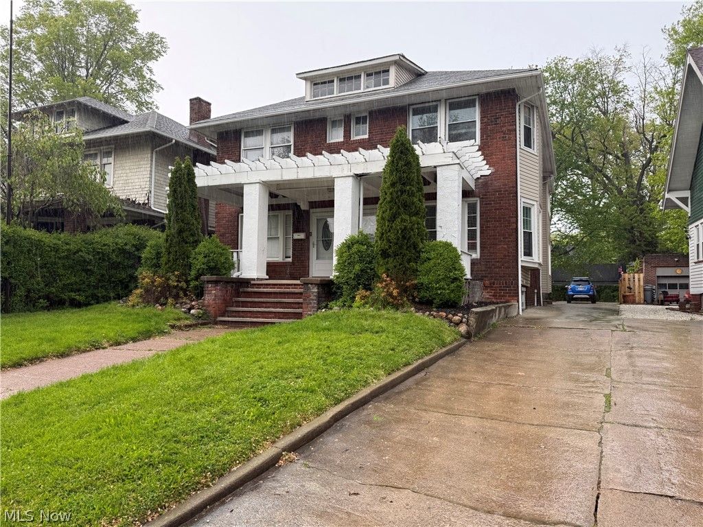 10806 Clifton Boulevard West, Cleveland, OH 44102