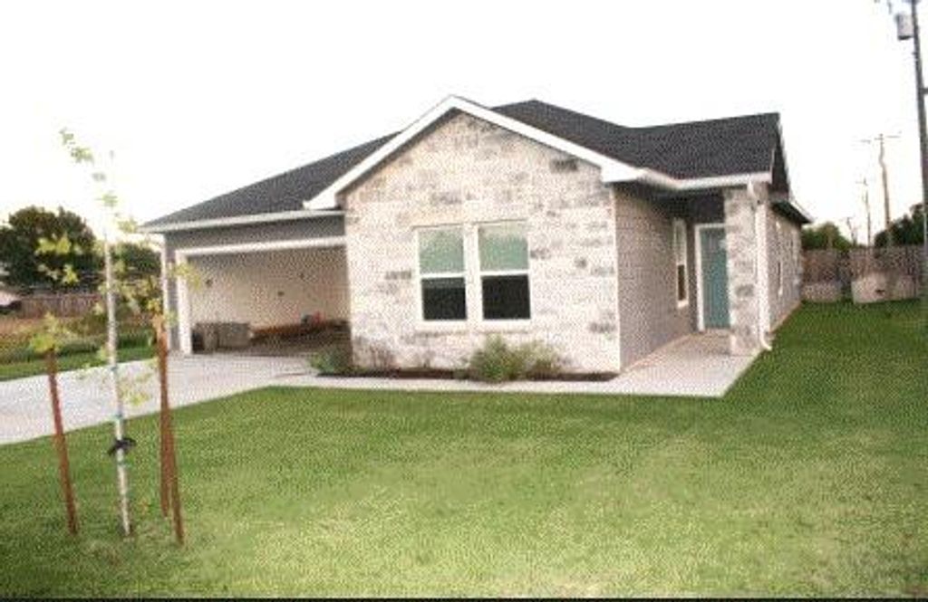 954 E Salty ST, Thorndale, TX 76577