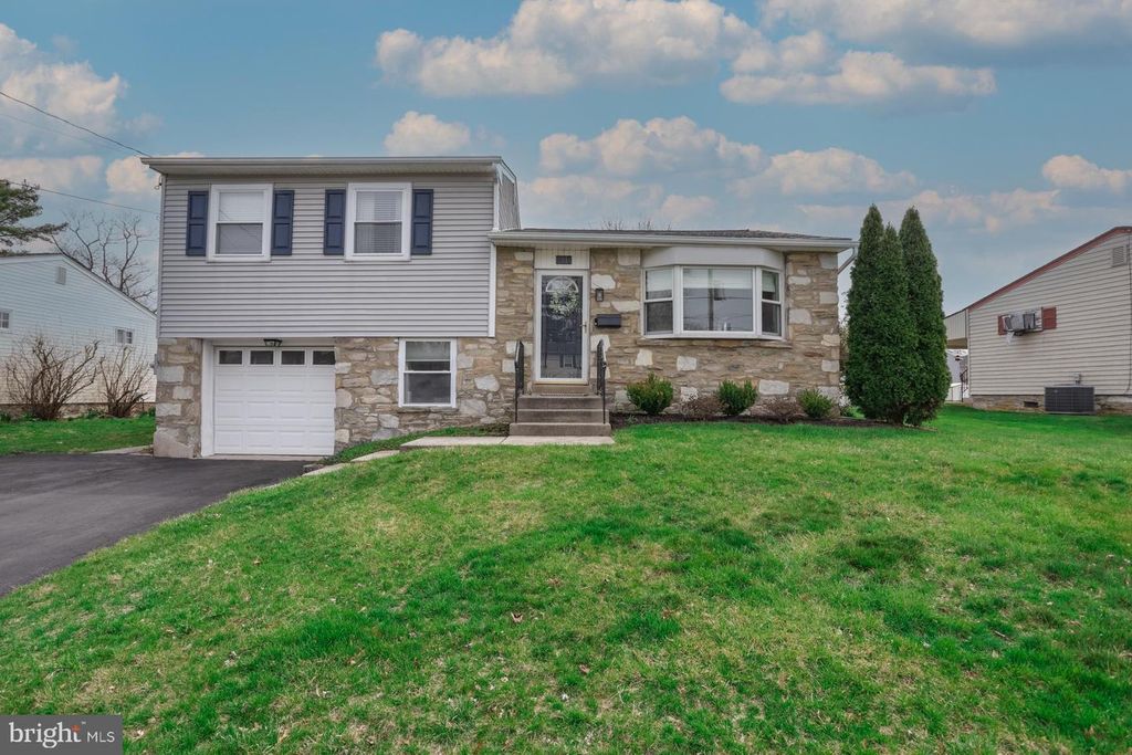 31 W END DR, Lansdale, PA 19446