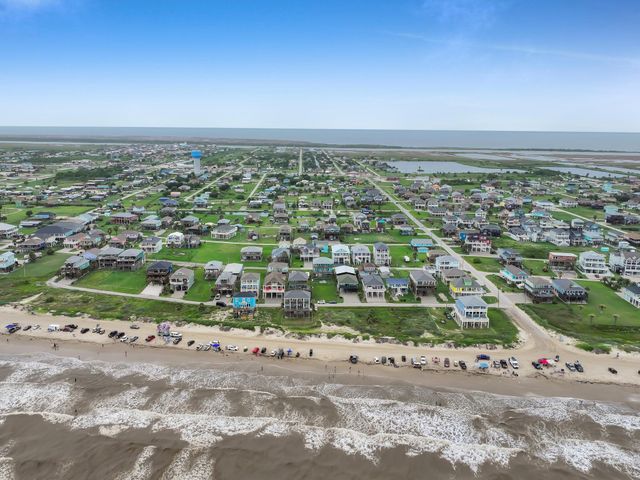 1964 Avenue G, Crystal Beach, TX 77650