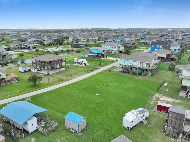 1964 Avenue G, Crystal Beach, TX 77650