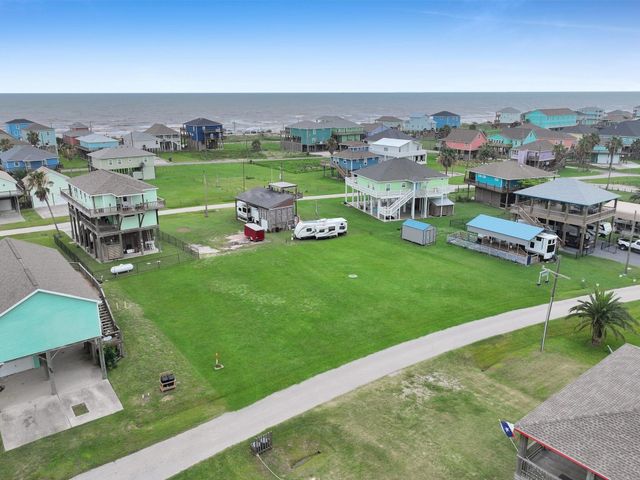 1964 Avenue G, Crystal Beach, TX 77650