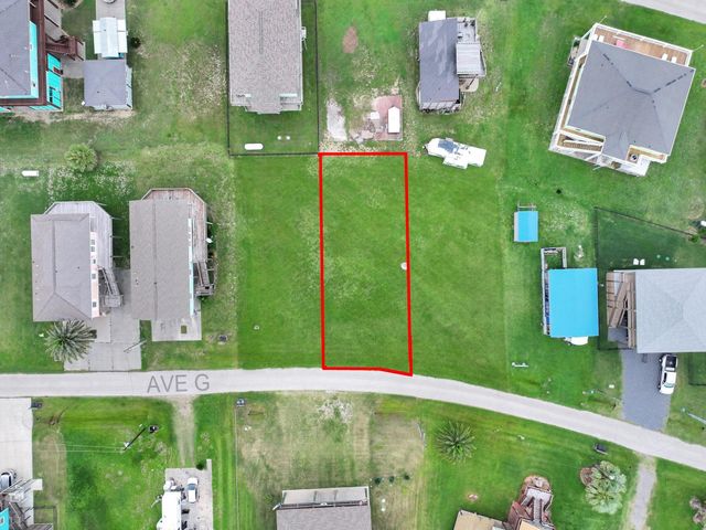1964 Avenue G, Crystal Beach, TX 77650