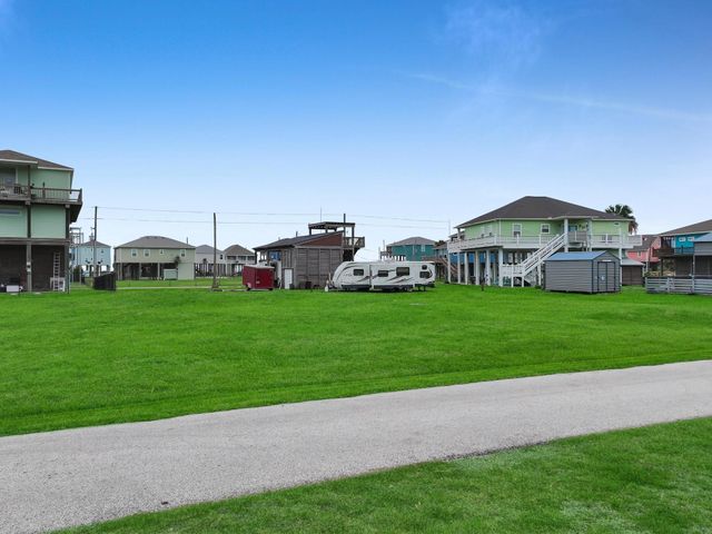 1964 Avenue G, Crystal Beach, TX 77650