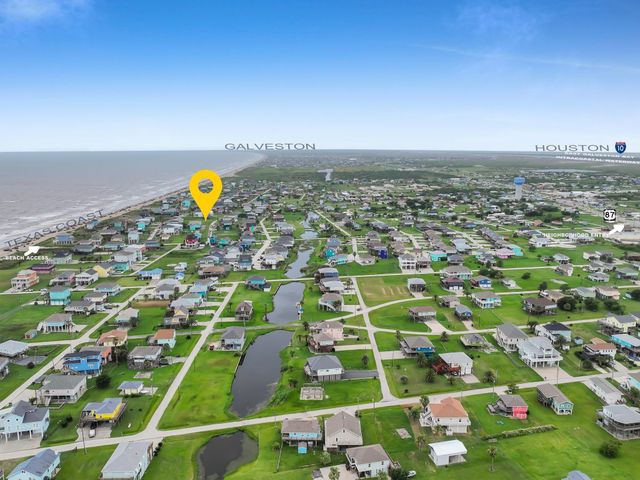 1964 Avenue G, Crystal Beach, TX 77650
