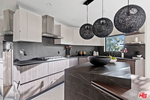 2301 Donella Circle, Los Angeles, CA 90077