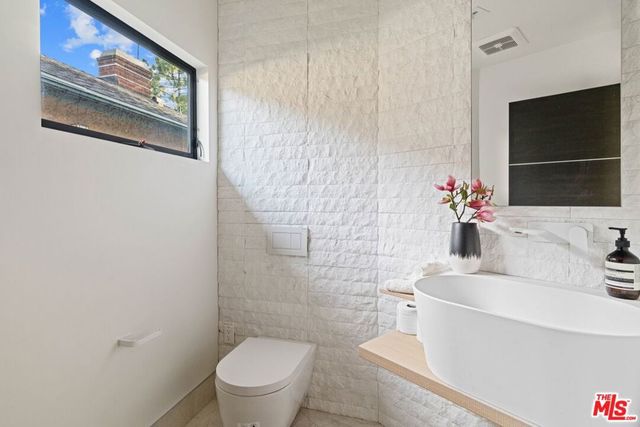 2301 Donella Circle, Los Angeles, CA 90077