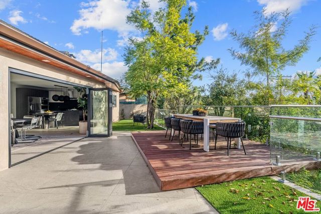 2301 Donella Circle, Los Angeles, CA 90077