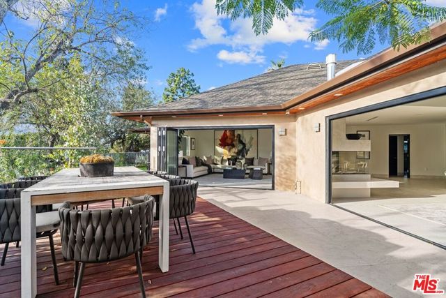 2301 Donella Circle, Los Angeles, CA 90077