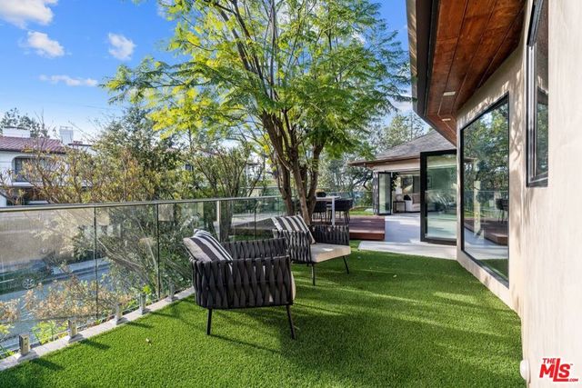 2301 Donella Circle, Los Angeles, CA 90077