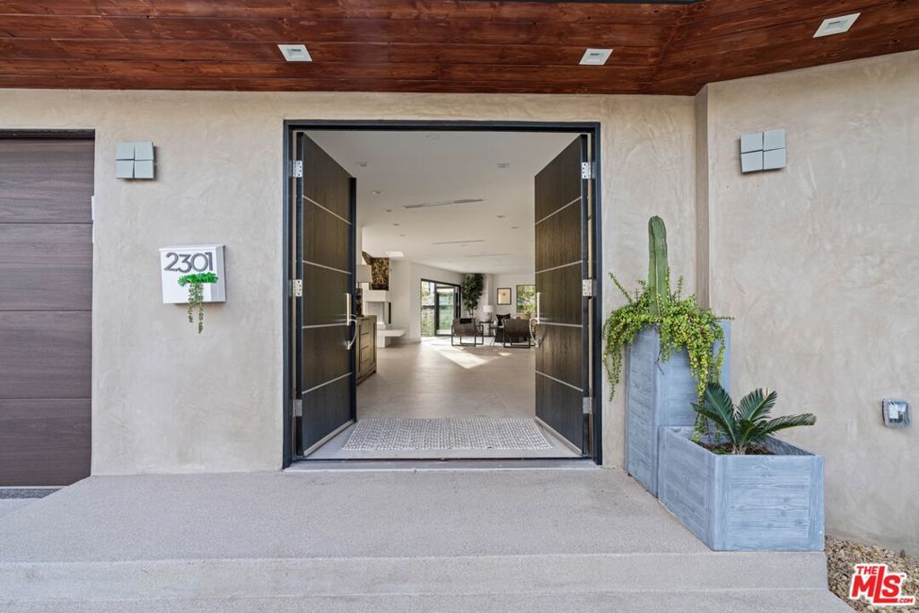 2301 Donella Circle, Los Angeles, CA 90077