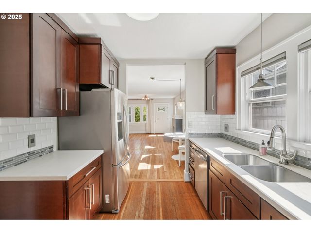 6949 N MONTANA Ave, Portland, OR 97217