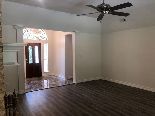 135 Lakeside Drive, Conroe, TX 77356