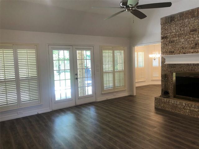 135 Lakeside Drive, Conroe, TX 77356