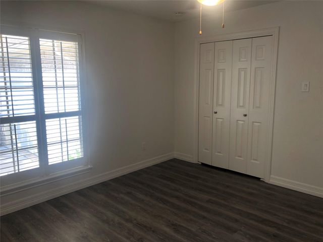 135 Lakeside Drive, Conroe, TX 77356