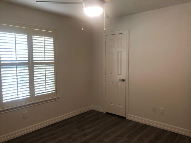 135 Lakeside Drive, Conroe, TX 77356