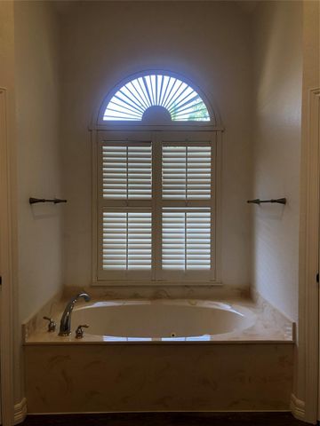 135 Lakeside Drive, Conroe, TX 77356