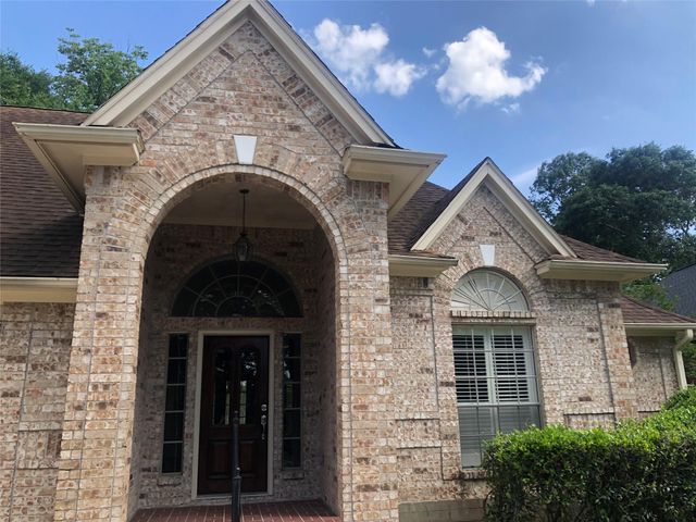 135 Lakeside Drive, Conroe, TX 77356