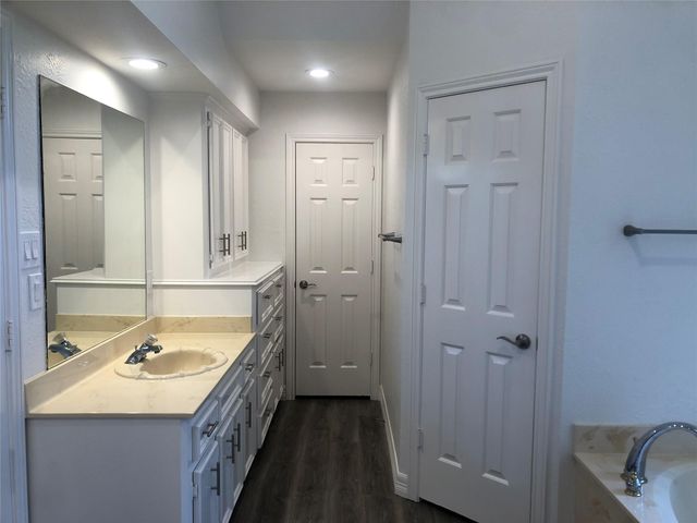 135 Lakeside Drive, Conroe, TX 77356