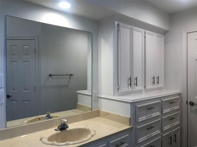 135 Lakeside Drive, Conroe, TX 77356