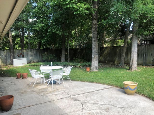 135 Lakeside Drive, Conroe, TX 77356