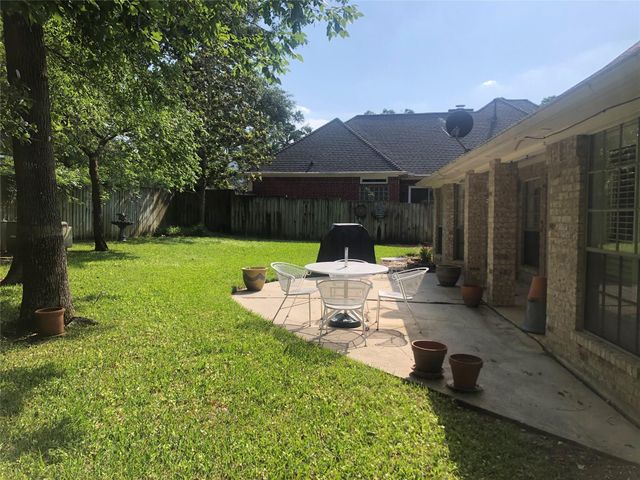 135 Lakeside Drive, Conroe, TX 77356