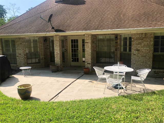 135 Lakeside Drive, Conroe, TX 77356