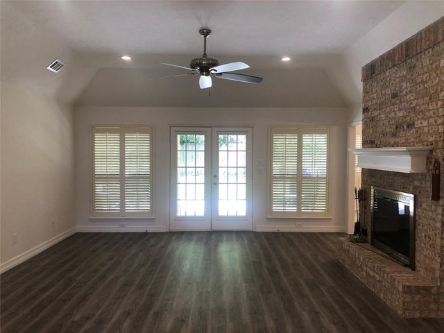 135 Lakeside Drive, Conroe, TX 77356