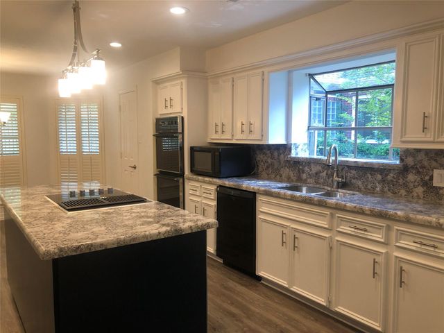 135 Lakeside Drive, Conroe, TX 77356